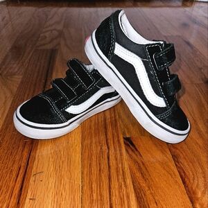 Toddler black and white vans. Size US 9